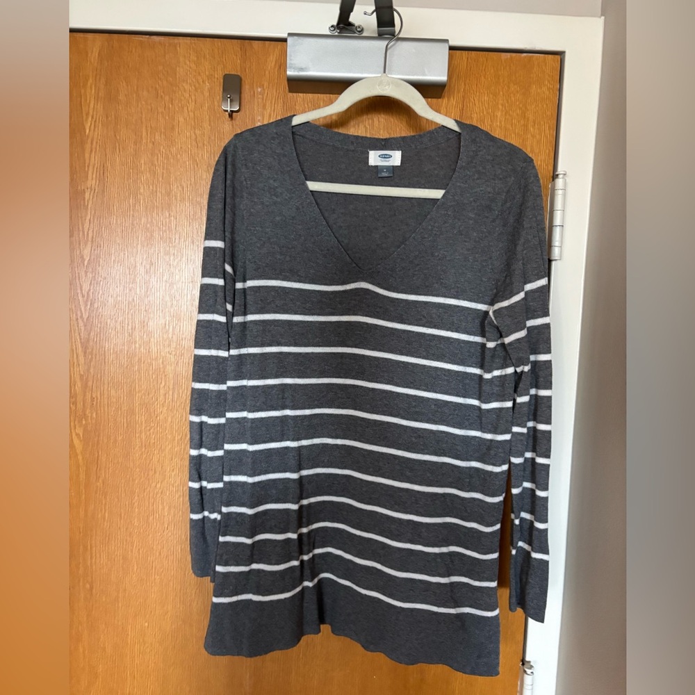 Old Navy - Medium Tunic Gray and White Striped V-Neck Sweater